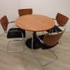 Vergaderstoel LANDE hout met zwarte stoffering