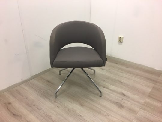 Fauteuil van Drabert grijs met chromen 4 poot