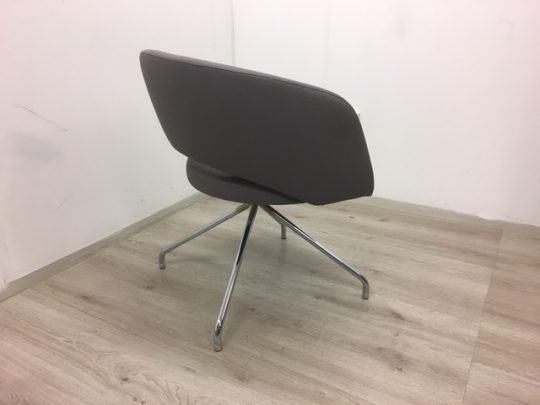 Fauteuil van Drabert grijs met chromen 4 poot
