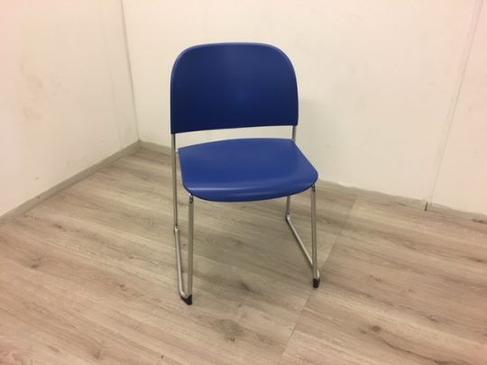 Stoel diverse kleuren stapelbaar