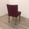 Stoel roze gestoffeerd met teak houten poten