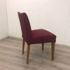 Stoel roze gestoffeerd met teak houten poten
