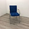 Vergaderstoel van Artifort blauw gestoffeerd