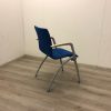 Vergaderstoel van Artifort blauw gestoffeerd