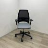 Bureaustoel grijze stoffering en netwave rug