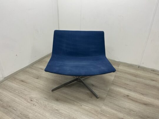 Arper Catifa 80 design stoel lounge fauteuil blauw