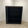 Jaloeziedeurkast 135 cm hoog zwart met topblad havanna